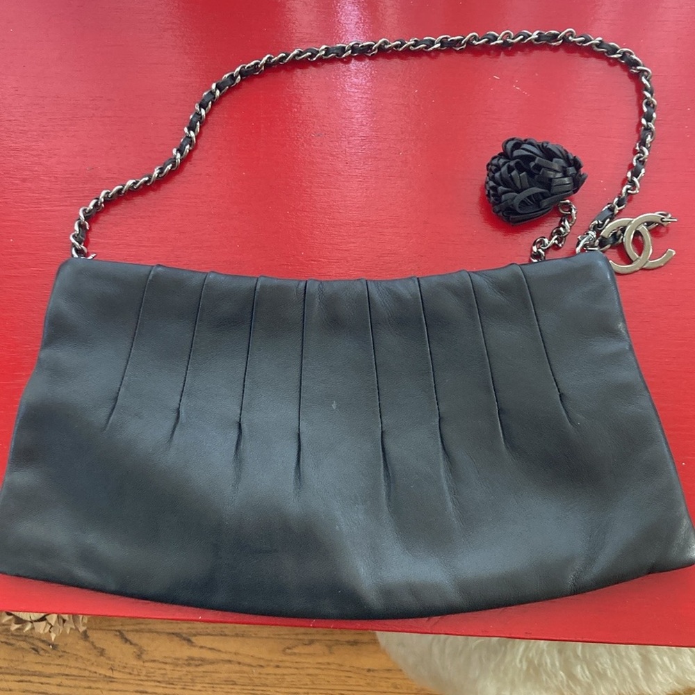 Celebrity Stylist Archive | Vintage Chanel Classic Black Lambskin Clutch 2002 - Picture 2 of 9